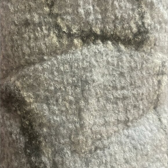 ARITZIA Wilfred Diamond Mosaic Triangle Scarf - Picture 3 of 6